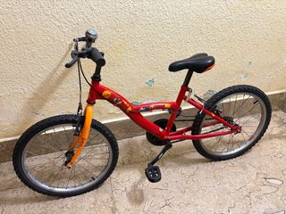 Bicicleta infantil roja