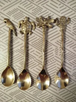 Set di 4 cucchiai decorativi con animali e cactus