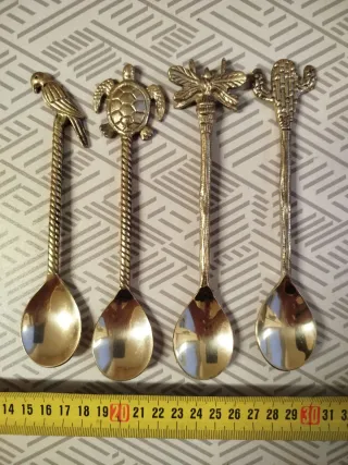 Set di 4 cucchiai decorativi con animali e cactus