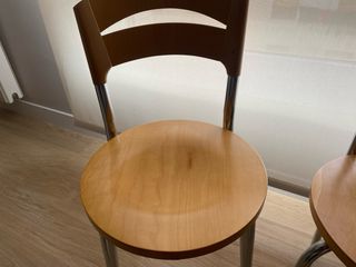 4 Sillas madera y metal y 1 taburete.