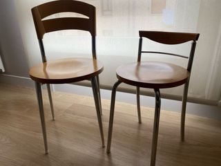 4 Sillas madera y metal y 1 taburete.