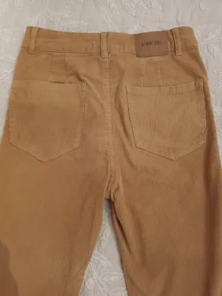 Pantalón de pana mostaza