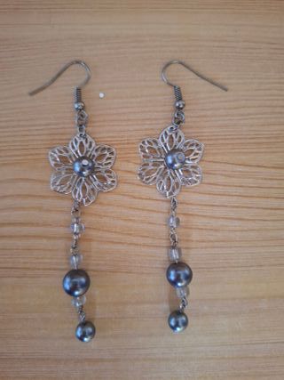 Pendientes largos perlas y filigrana