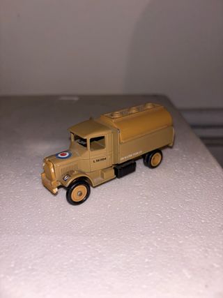 Modellino furgone cisterna militare