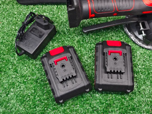 Máquina Vibratória para Azulejos com 2 Baterias NOVA