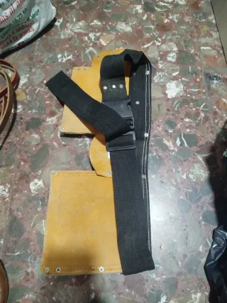 Arnés de cuero para herramientas