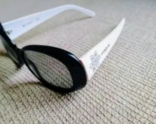 Gafas de sol Vogue negras y blancas