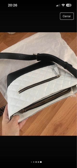 Bolso bandolera Guess blanco y negro