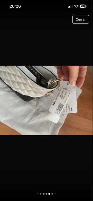 Bolso bandolera Guess blanco y negro