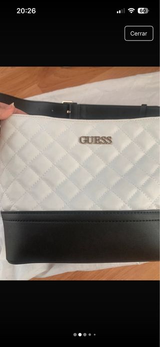 Bolso bandolera Guess blanco y negro