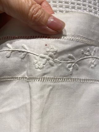 Paninho em linho bordado