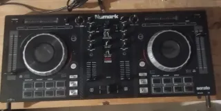 Controladora DJ Numark Serato Negra
