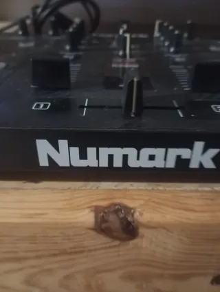 Controladora DJ Numark Serato Negra