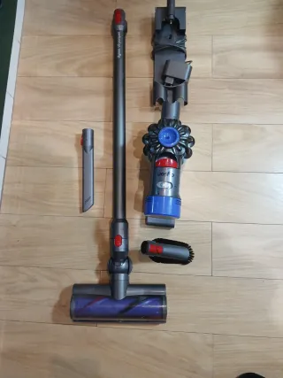 Aspirapolvere Dyson V8 con Accessori
