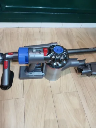 Aspirapolvere Dyson V8 con Accessori