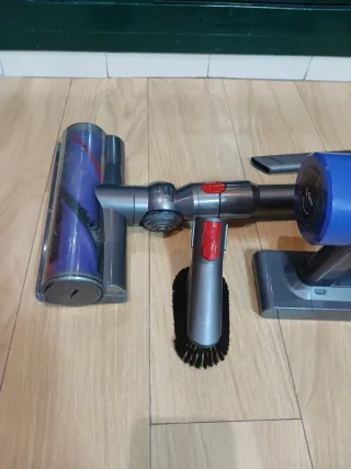 Aspirapolvere Dyson V8 con Accessori