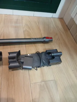 Aspirapolvere Dyson V8 con Accessori