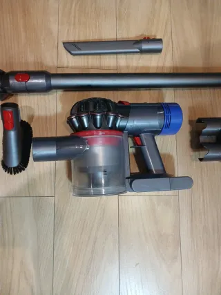 Aspirapolvere Dyson V8 con Accessori