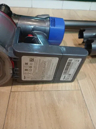 Aspirapolvere Dyson V8 con Accessori