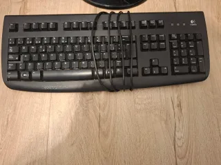 Monitor BenQ Negro + teclador + raton