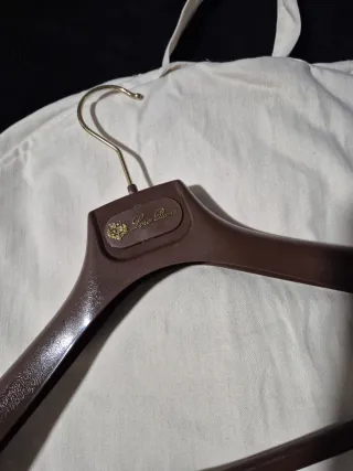 Porta abiti Loro Piana e appendiabiti marrone