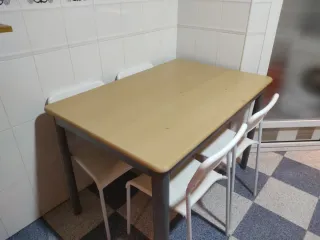 Mesa de cocina y 4 sillas