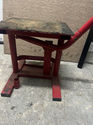 Caballete para moto rojo