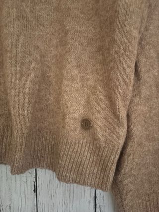 Jersey marrón cuello alto