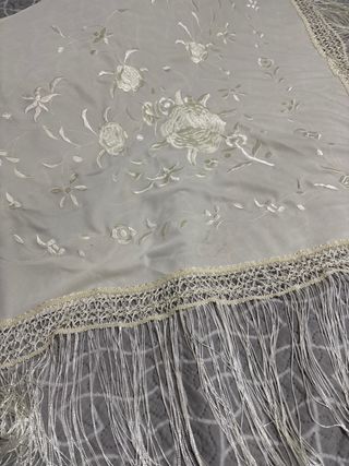 Mantón bordado baturra