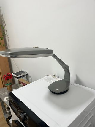 Lámpara de mesa vintage gris y blanca