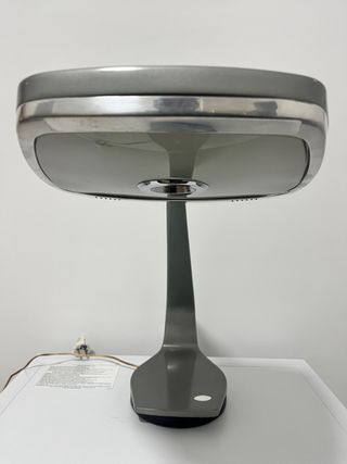 Lámpara de mesa vintage gris y blanca