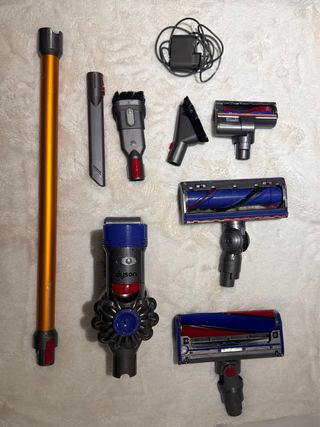 Aspirapolvere Dyson V8 e accessori (non funziona)