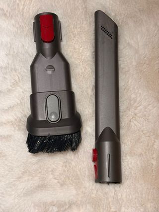 Aspirapolvere Dyson V8 e accessori (non funziona)