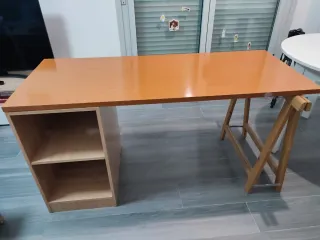 Escritorio madera estantería y caballete