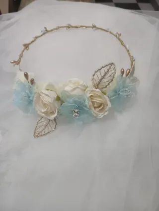 Tocado Flores Comunión crema y Azul