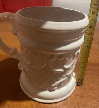 Boccale birra porcellana decorato rilievo