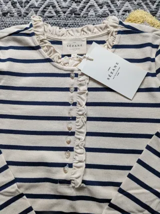 Malha Sézane com folho e botões