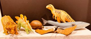 Figure di dinosauri e balene del British Museum