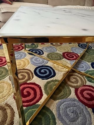 Mesa de centro efecto mármol y metal dorado