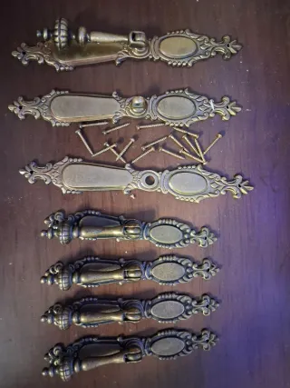 Tiradores de bronce antiguos