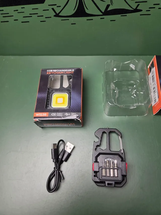 Luz LED Recargable 5 modos con Mosquetón Multiusos