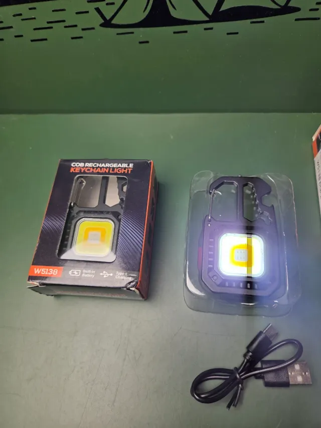 Luz LED Recargable 5 modos con Mosquetón Multiusos
