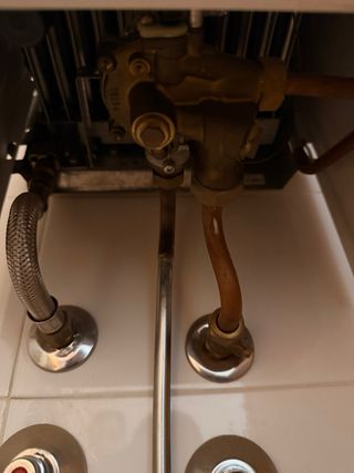 Calentador gas Saunier Duval blanco