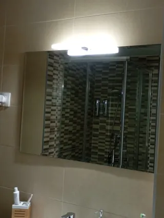 Specchio da bagno con luce integrata