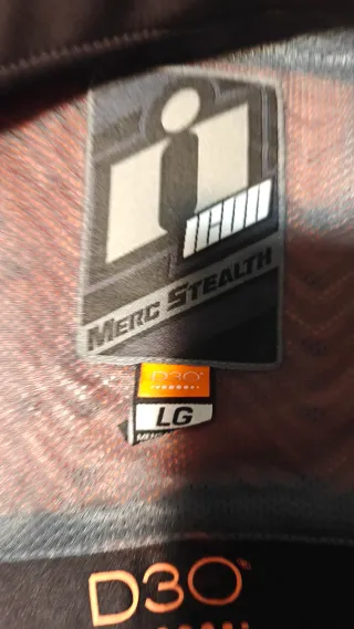 Chaqueta de moto Softshell marca Icon