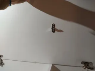 Baúl blanco de madera con desperfectos