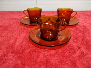 Set di 6 tazze con piatti in vetro ambra