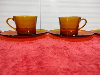 Set di 6 tazze con piatti in vetro ambra