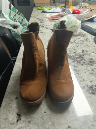 Botines negros con cordones talla 40/41 con uso