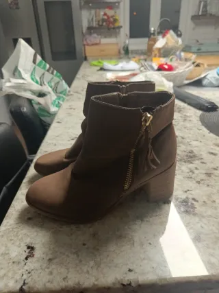 Botines negros con cordones talla 40/41 con uso